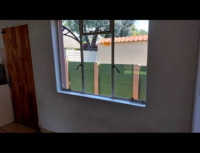 2 BEDROOM PROPERTY TO RENT IN RANDBURG CENTRAL